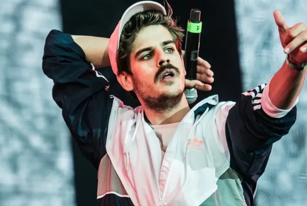 Taco Hemingway: Ile ma lat? Wiek, biografia i wpływ na muzykę