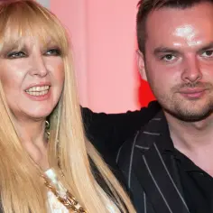 Syn Maryli Rodowicz, Jędrzej, odwiedza mamę w domu opieki.