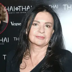 Zofia Czernicka i Zbigniew Wodecki na tle logo "Thai Thai".