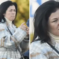 Katarzyna Cichopek bez makijażu, w płaszczu w kratę, trzyma żółty przedmiot.