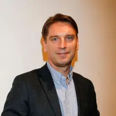Tomasz Lis wiek - szokujące fakty o jego urodzinach i życiu.
