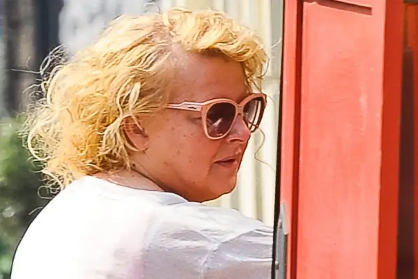 Magda Gessler bez doczepów: Zobacz jej naturalne włosy!